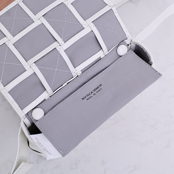 ボッテガヴェネタバッグ着用イメージ